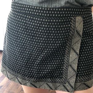 BCBGMaxAzria skirt size large. Barely worn!